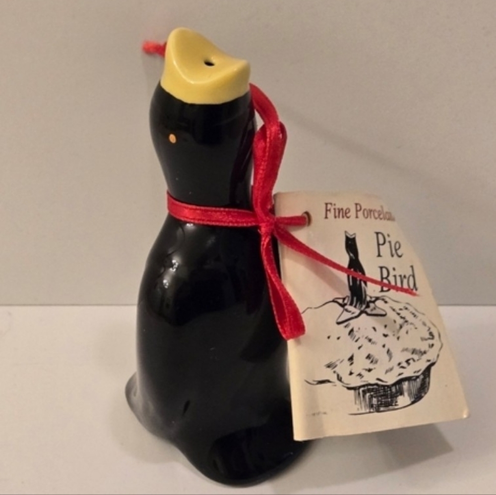 Vintage NEW With Tags Porcelain Pie Bird Baking